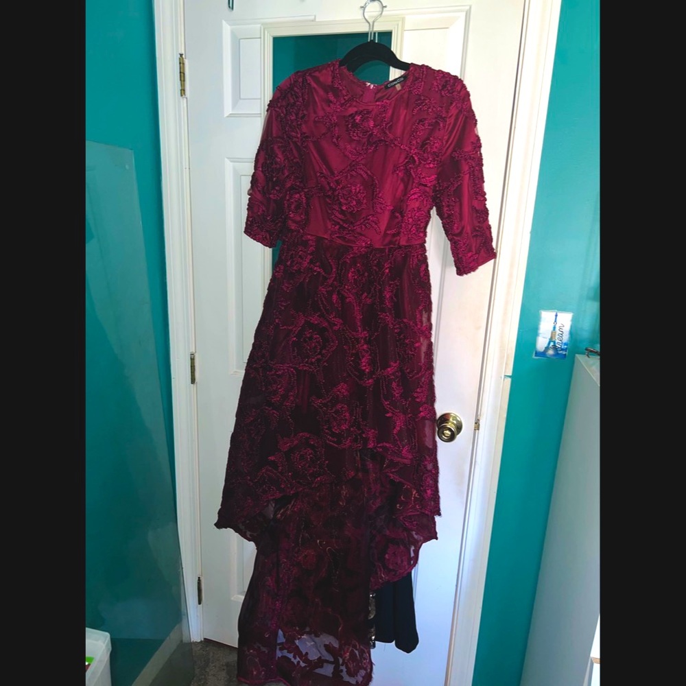 Dress worn once for the gala, perfect for special occasions